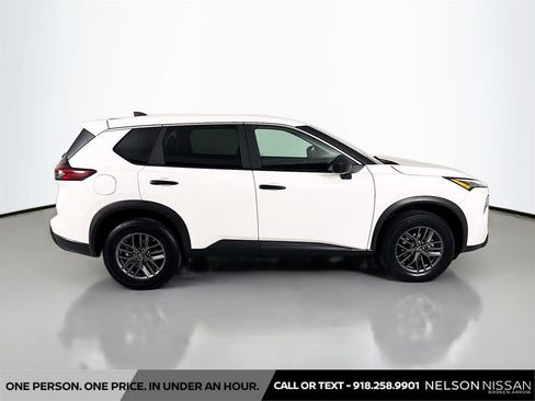 Used 2024 Nissan Rogue S FWD image 4