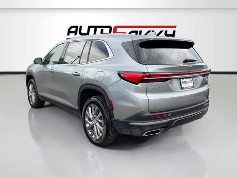 Used 2025 Buick Enclave Preferred AWD/4WD image 5
