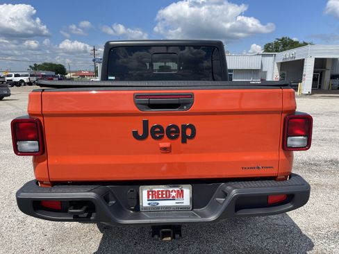 Used 2023 Jeep Gladiator Sport AWD/4WD image 5