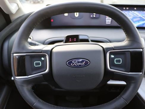 Used 2025 Ford Expedition Active image 24