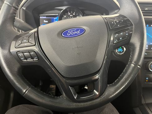 Used 2018 Ford Explorer XLT w/ Equipment Group 202A AWD/4WD image 23