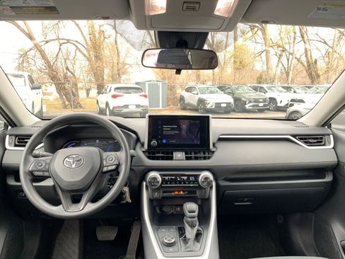Used 2025 Toyota RAV4 LE image 32