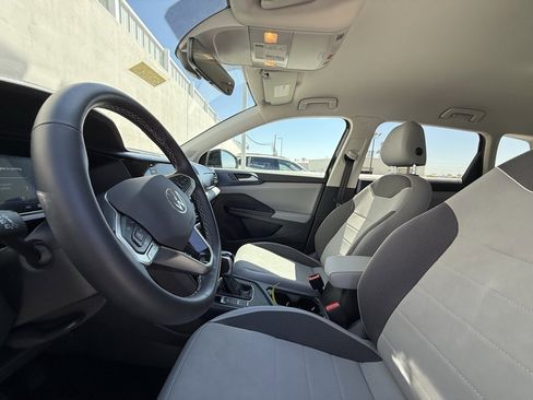 Certified 2024 Volkswagen Taos SE image 5