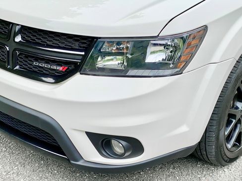 Used 2019 Dodge Journey SE w/ Premium Group image 2
