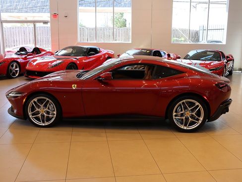 Certified 2022 Ferrari Roma image 3