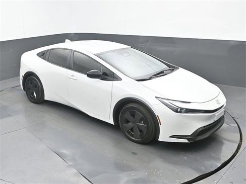 Used 2025 Toyota Prius LE image 26