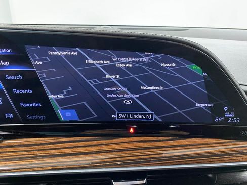 Used 2022 Cadillac Escalade ESV Luxury AWD/4WD image 23
