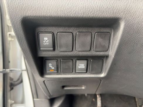 Used 2019 Nissan Pathfinder SV image 16