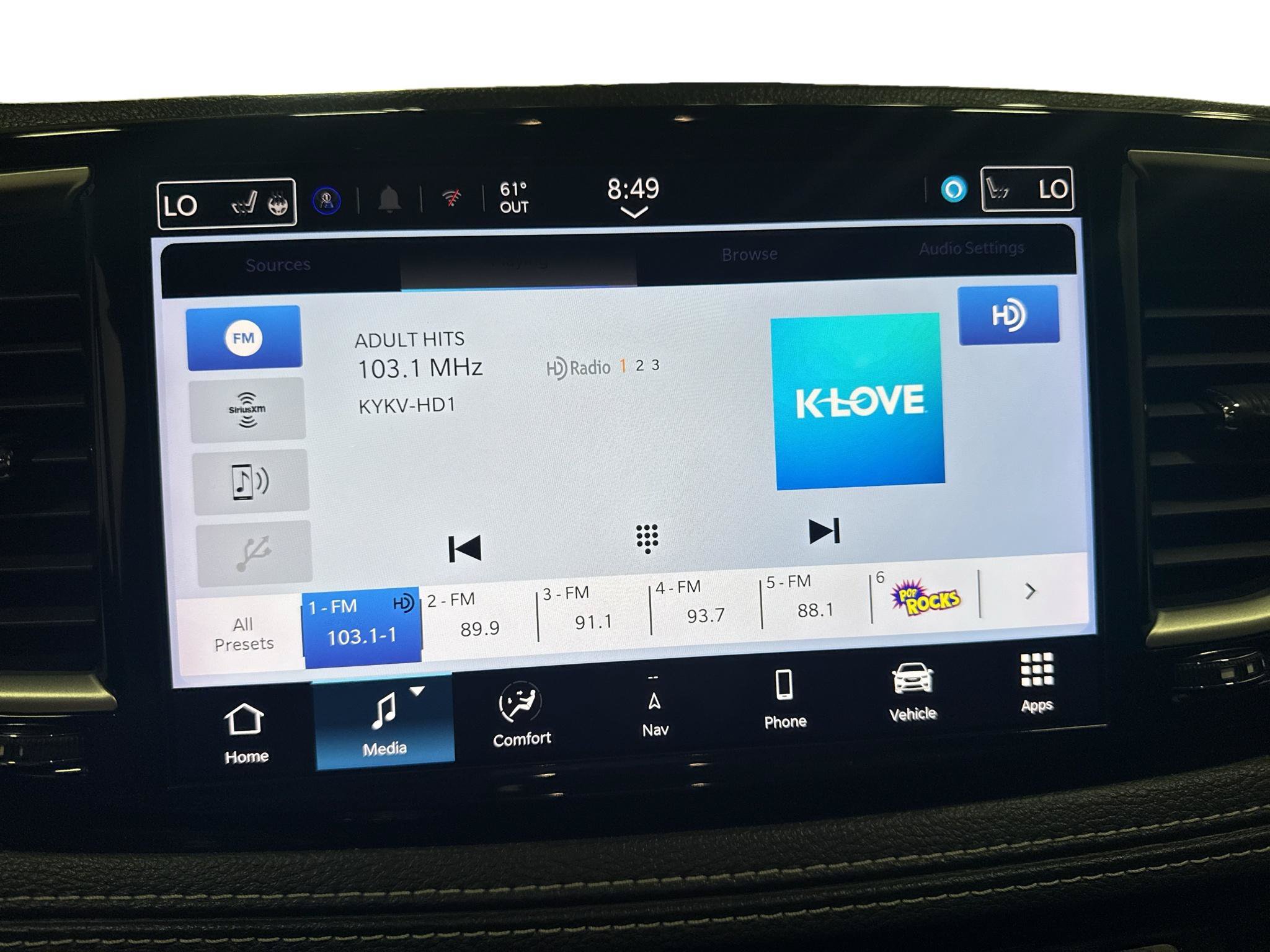 Used 2024 Chrysler Pacifica Limited FWD image 16