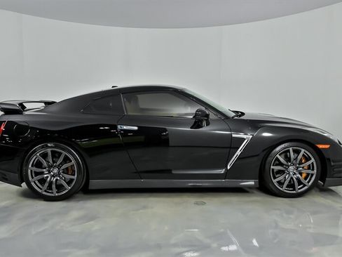 Used 2015 Nissan GT-R Premium AWD/4WD image 10