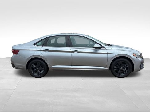 Used 2023 Volkswagen Jetta SE FWD image 6