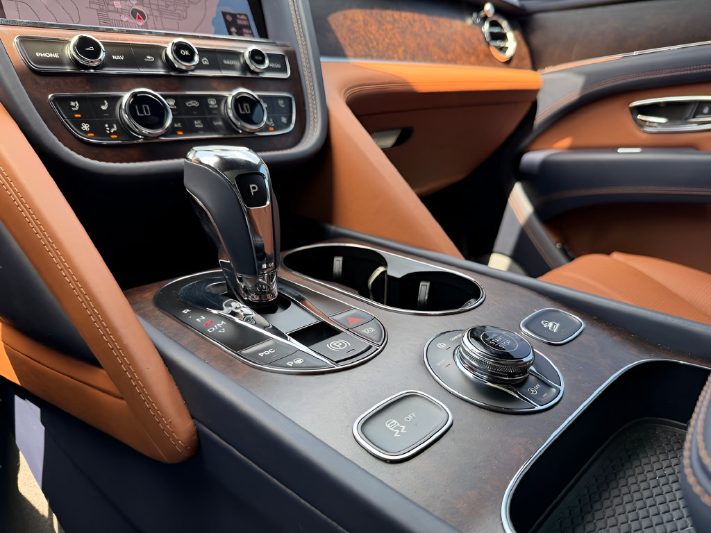 Used 2023 Bentley Bentayga AWD/4WD image 93