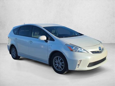 Used 2014 Toyota Prius V Three FWD image 3