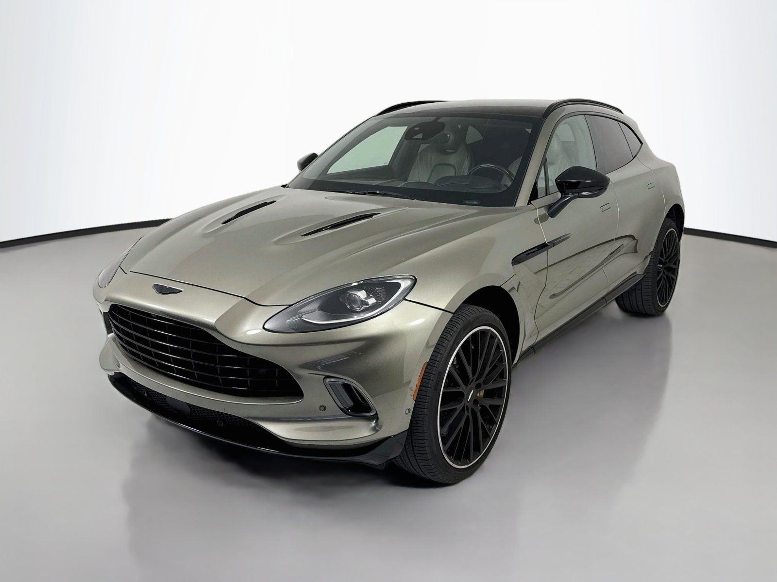 Used 2023 Aston Martin DBX AWD/4WD image 3