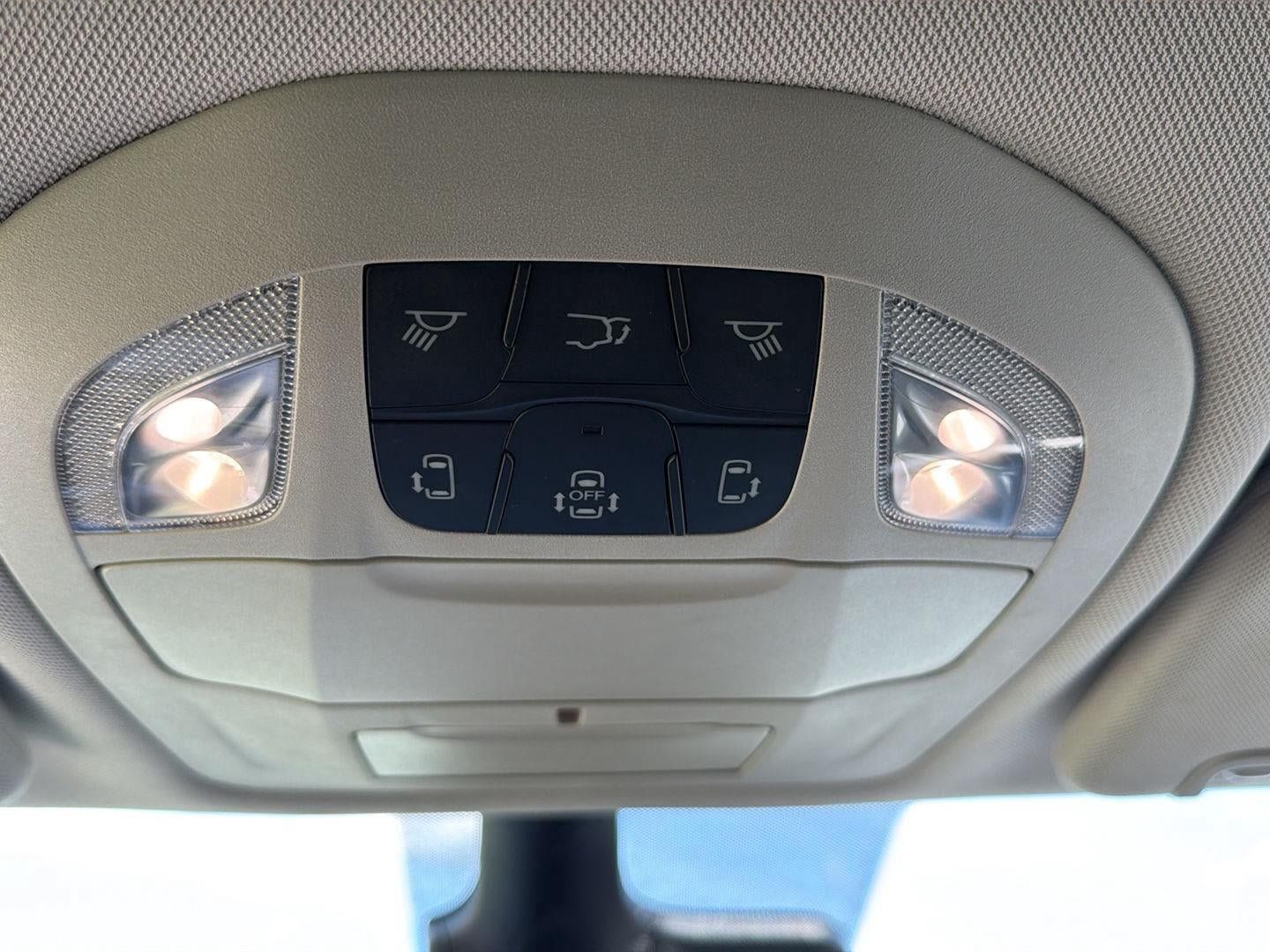 Used 2024 Chrysler Pacifica Touring-L FWD image 22