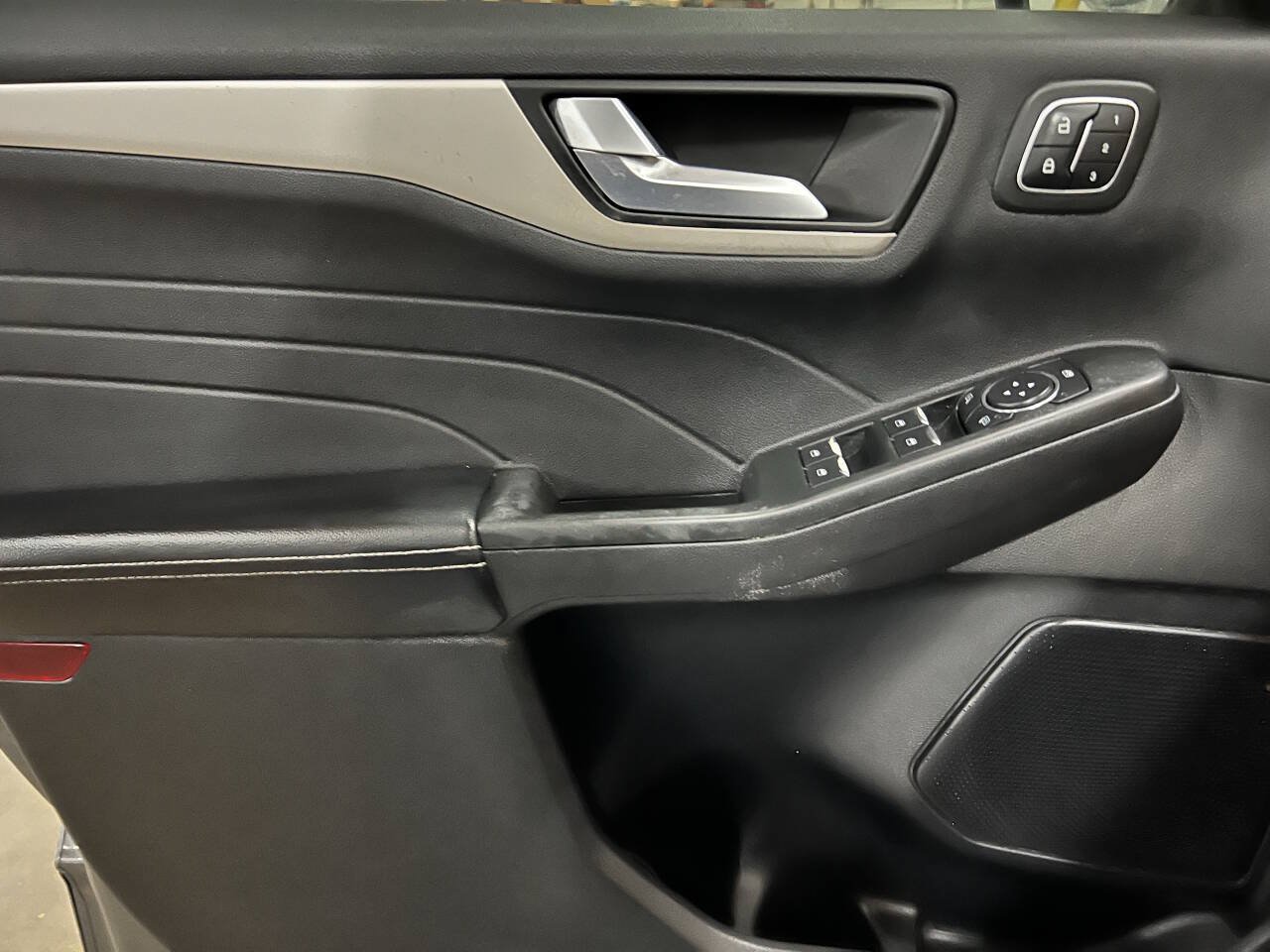 Used 2022 Ford Escape SEL w/ Technology Package FWD image 38