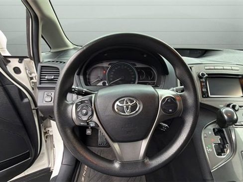 Used 2014 Toyota Venza LE image 11