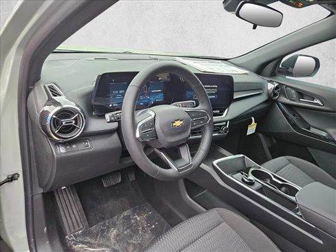 New 2026 Chevrolet Equinox LT image 3