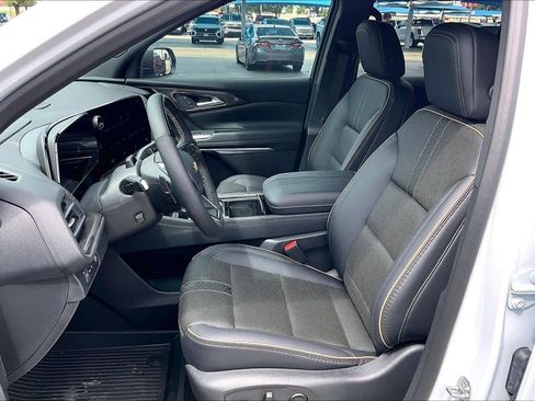 New 2026 Chevrolet Traverse High Country w/ LPO, Floor Liner Package FWD image 9