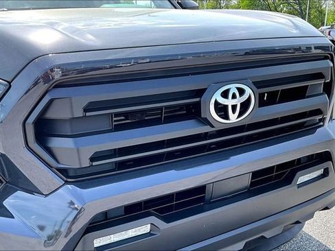 Used 2025 Toyota Tacoma SR5 AWD/4WD image 27