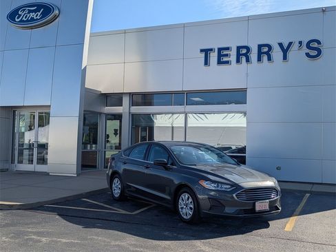 Used 2019 Ford Fusion S image 1