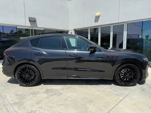 Used 2024 Maserati Levante Trofeo AWD/4WD image 3