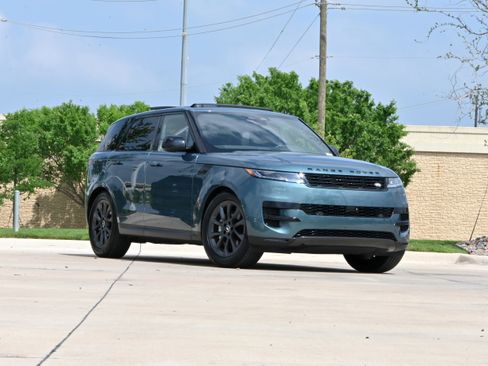 Used 2025 Land Rover Range Rover Sport SE AWD/4WD image 2