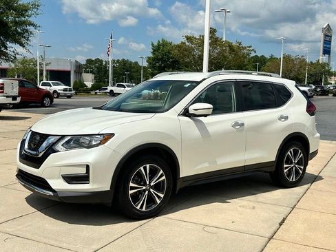 Used 2020 Nissan Rogue SV w/ Premium Package FWD image 4