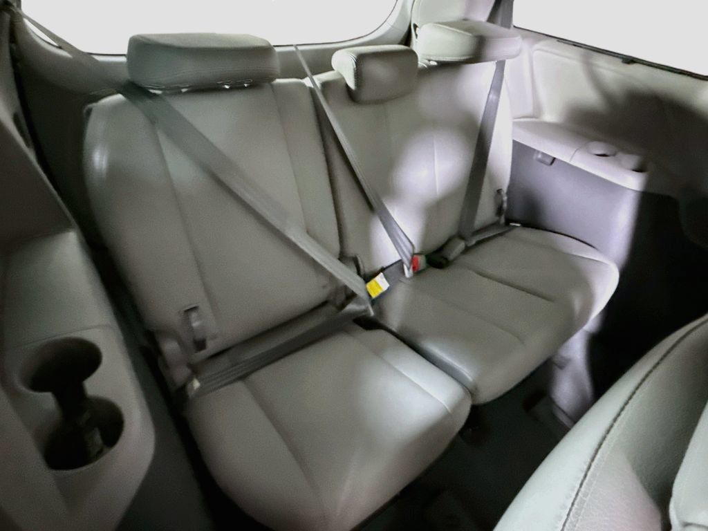 Certified 2020 Toyota Sienna XLE w/ XLE Navigation Package FWD image 33