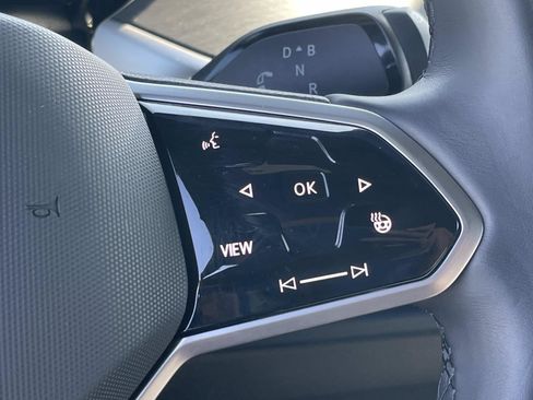 Certified 2025 Volkswagen ID. Buzz Pro S RWD image 10