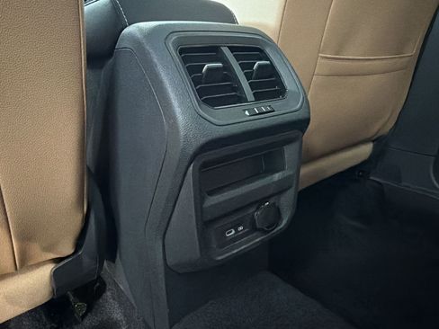 Used 2024 Volkswagen Tiguan SE R-Line FWD image 33