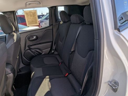 Used 2023 Jeep Renegade Latitude image 17