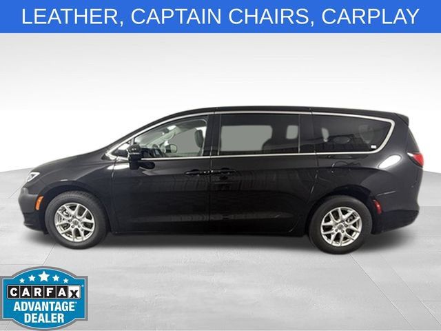 Used 2024 Chrysler Pacifica Touring-L FWD image 7
