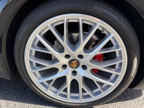 Certified 2023 Porsche Panamera 4S image 10