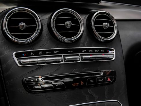 Used 2019 Mercedes-Benz GLC 300 image 30
