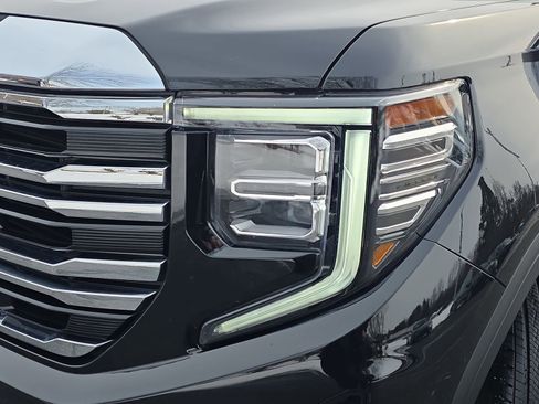 Used 2025 GMC Sierra 1500 SLT image 29