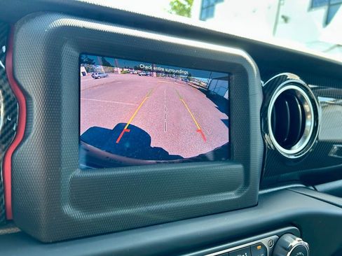 Used 2019 Jeep Wrangler Unlimited Rubicon w/ LED Lighting Group AWD/4WD image 23