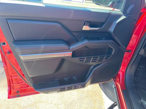 Used 2025 Toyota Tacoma TRD Off-Road w/ TRD Off Road Premium Package AWD/4WD image 10