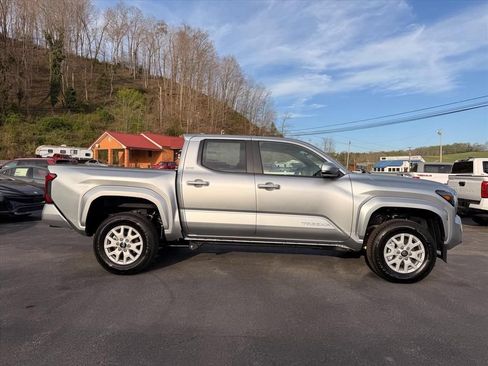 Used 2026 Toyota Tacoma SR5 AWD/4WD image 3