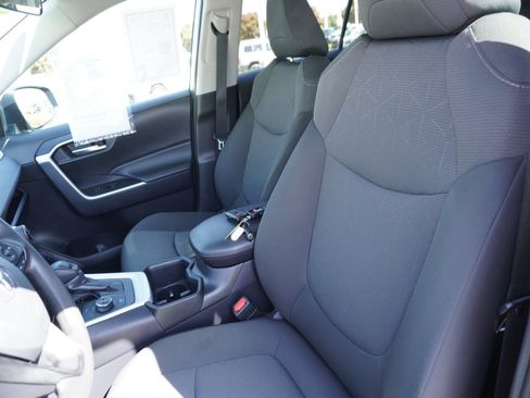 Used 2025 Toyota RAV4 XLE AWD/4WD image 22