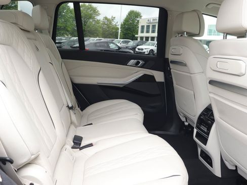 Used 2024 BMW X7 xDrive40i w/ Premium Package AWD/4WD image 24