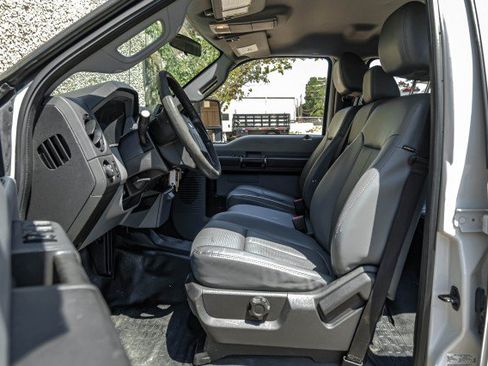 Used 2016 Ford F250 XL w/ Power Equipment Group RWD image 3
