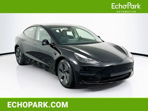 Used 2023 Tesla Model 3 Standard Range image 1