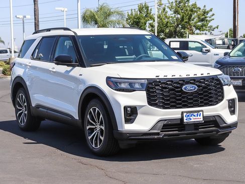 New 2026 Ford Explorer ST-Line RWD image 3