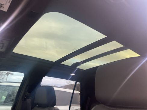 Used 2024 Chevrolet Tahoe Z71 w/ Luxury Package image 7