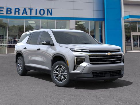 New 2025 Chevrolet Traverse LT w/ Driver Confidence Package FWD image 7