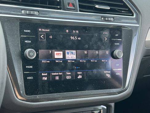Used 2020 Volkswagen Tiguan SE AWD/4WD image 18