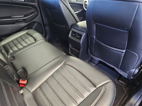 Used 2023 Ford Edge SEL image 11