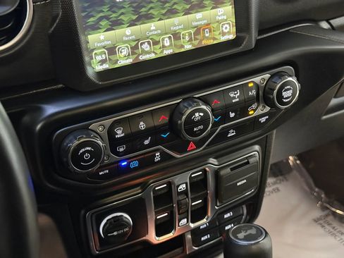 Used 2022 Jeep Wrangler Unlimited Sahara w/ Cold Weather Group AWD/4WD image 24