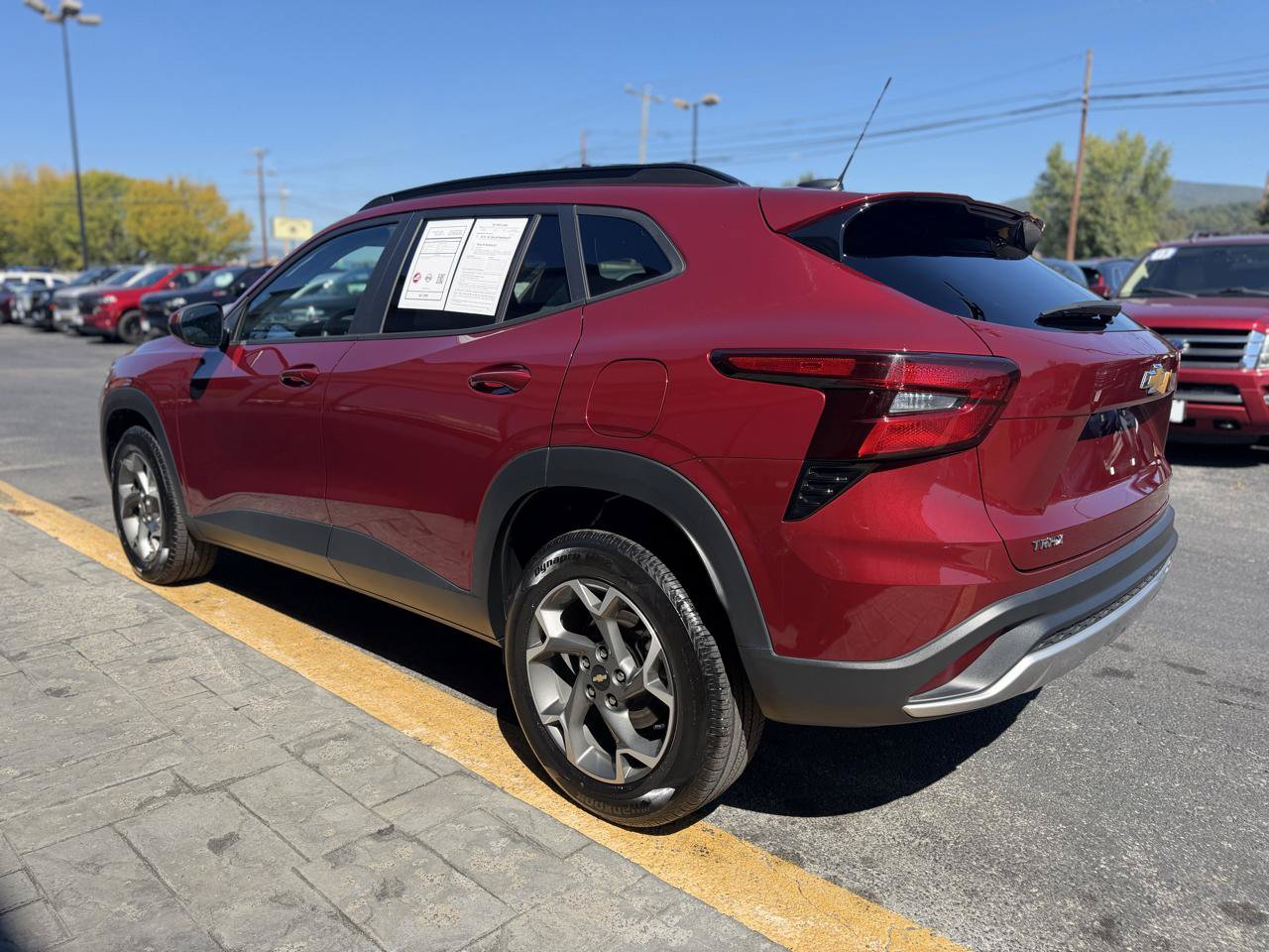 Used 2025 Chevrolet Trax LT FWD image 6